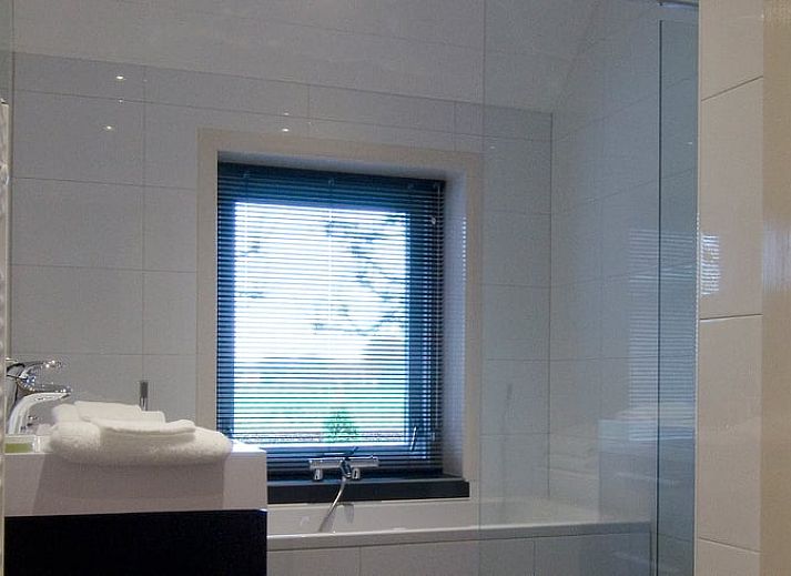 Cozy living room in Cottage in Dalfsen, cottage in the Vecht region, Overijssel with comfortable sitting area and views of nature.