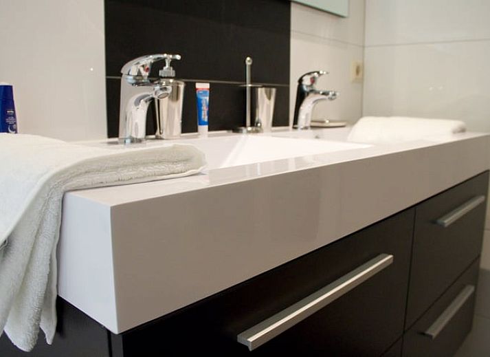 Moderne keuken van Vakantiehuis in Dalfsen, ideaal voor culinaire avonturen in Overijssel.