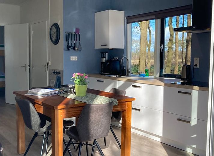 Vacation cottage in Dalfsen with rural feel, located in the Vecht region, Overijssel, surrounded by trees and nature.