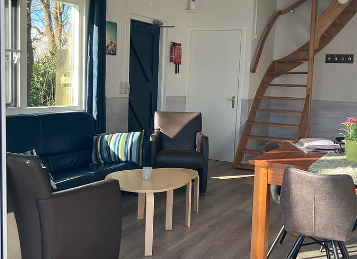 Vacation cottage in Dalfsen with rural feel, located in the Vecht region, Overijssel, surrounded by trees and nature.