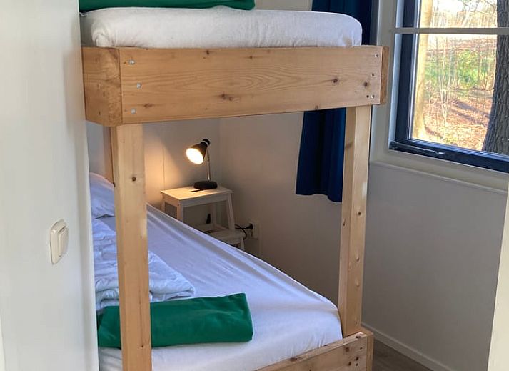 Modern kitchen in cottage in Dalfsen, Vecht region, Overijssel, with views of nature and lots of light.
