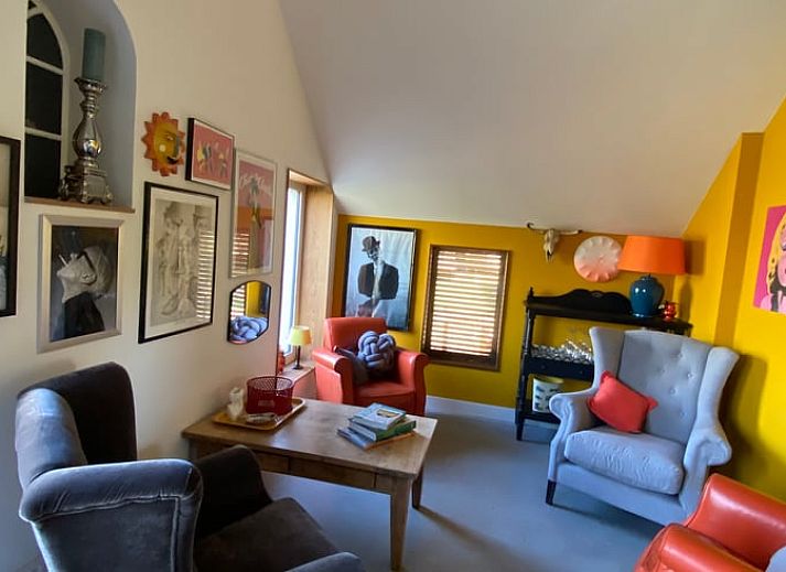 Gruener Eingang zum Ferienhaus in Dalfsen, umgeben von Natur in der Region Vecht.