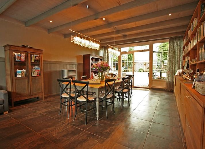 Cottage in Balkbrug vacation home in Vecht region, Overijssel, with spacious garden and green surroundings.