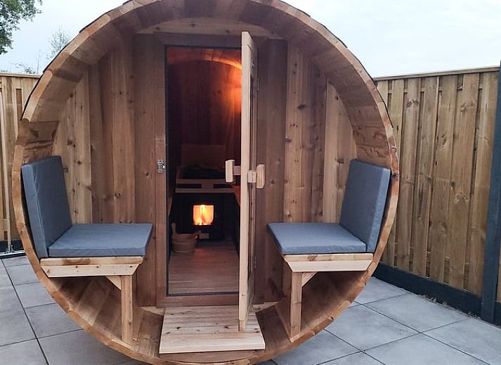 Entspannen Sie sich in der Sauna und im Whirlpool des Ferienhauses in Balkbrug, das in der ruhigen Region Vecht in Overijssel liegt.