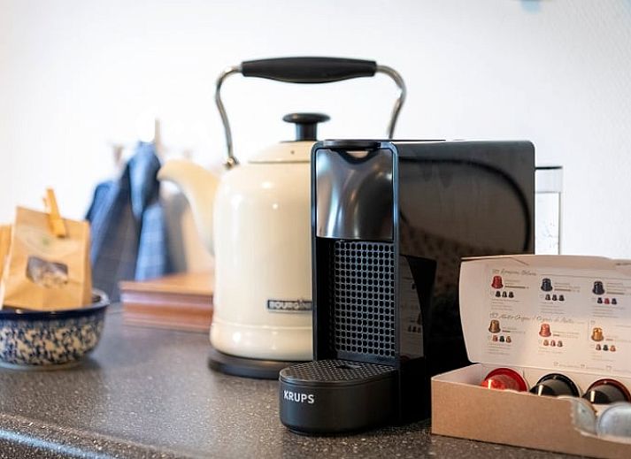 Luxe badkamer in Vakantiehuisje in Balkbrug, Vechtstreek, Overijssel met tweepersoonsbad en moderne douche voor ultiem comfort.