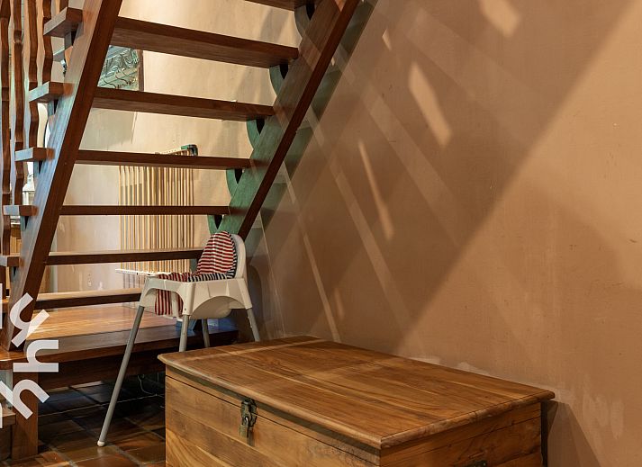 Flowering garden of vacation home OV188 in Balkbrug, Vechtstreek, Overijssel, with beautiful flowers.