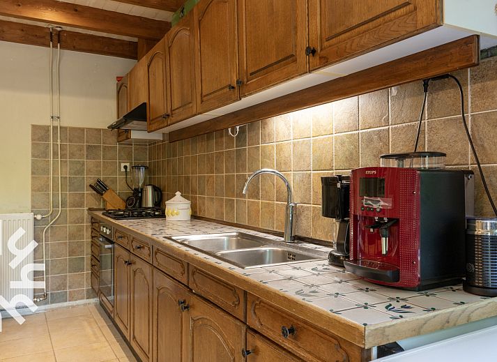 Picturesque vacation home OV188 in Balkbrug, Vecht region, surrounded by dense forests and lush nature.