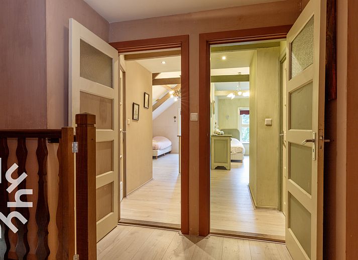 Rustic dining area in vacation home OV188, Balkbrug, with wooden table and chairs, ideal for family dinners.