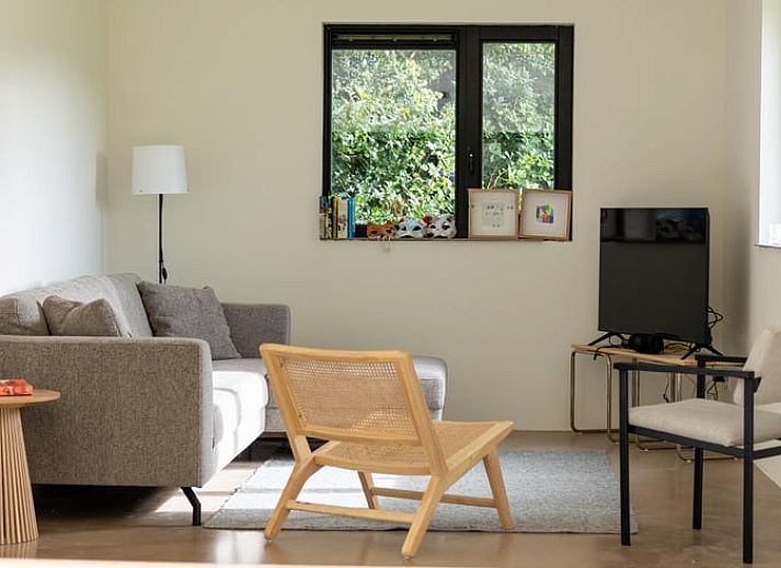 Zonnig terras bij Huisje in Balkbrug vakantiehuis in Vechtstreek