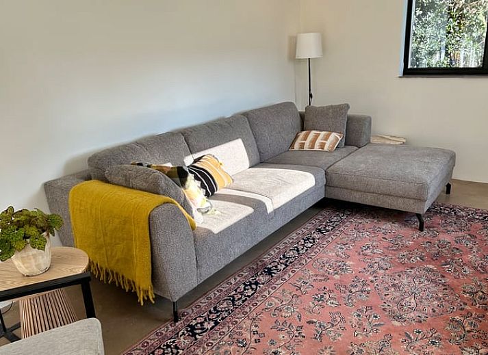 Zonnig terras bij Huisje in Balkbrug vakantiehuis in Vechtstreek