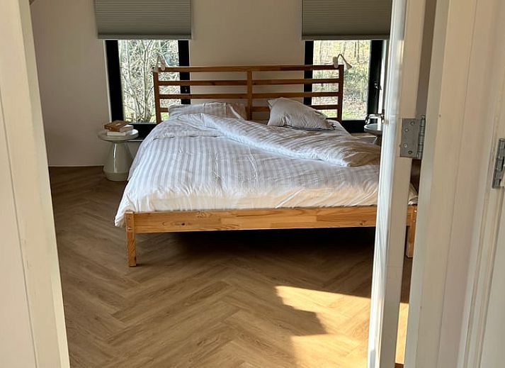 Terras met parasol bij Huisje in Balkbrug vakantiewoning in Vechtstreek