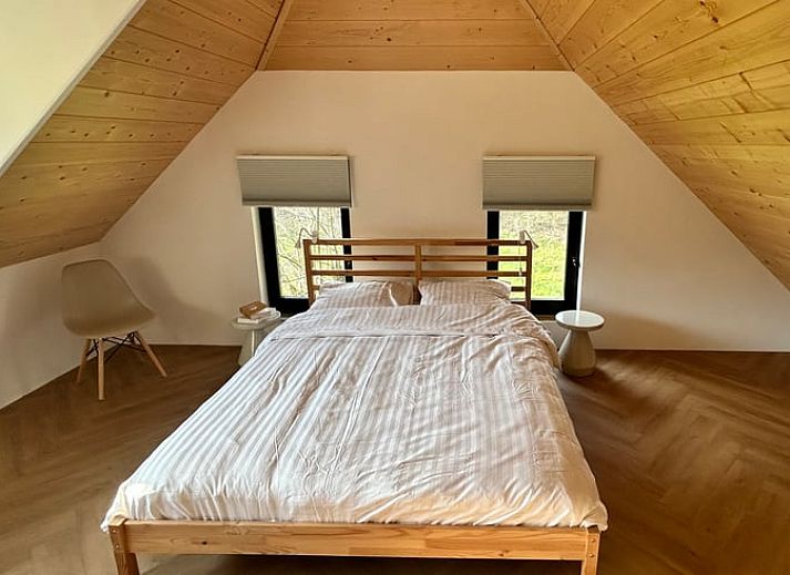 Terras met parasol bij Huisje in Balkbrug vakantiewoning in Vechtstreek