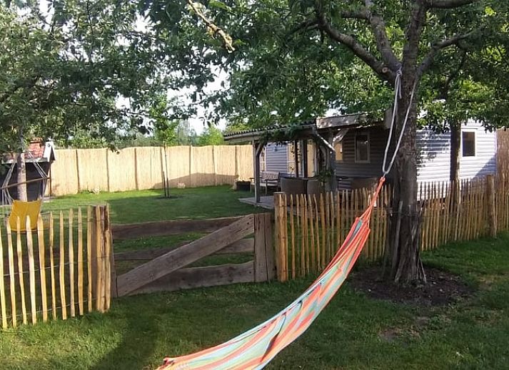 Ruime woonkamer van Vakantiehuis in Balkbrug, ideaal voor ontspanning.
