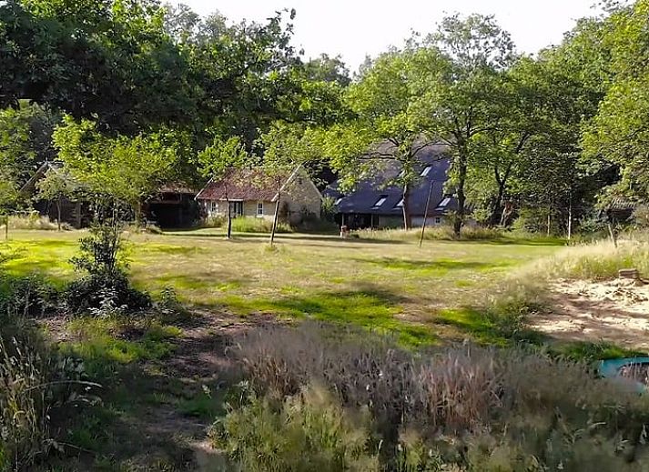 Ruime binnenruimte van Vakantiehuis in Lemele, Archem, met houten interieur, Overijssel.