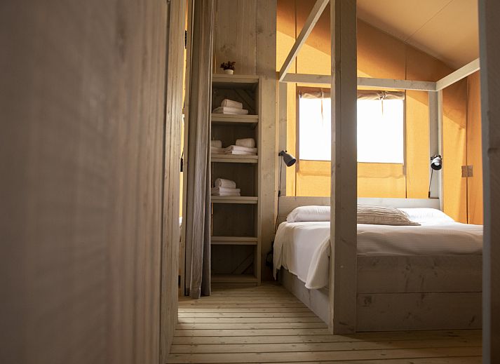Comfort safaritent in Rheeze, Vechtstreek met speeltuin voor kinderen, ideaal voor gezinsvakanties in Overijssel.