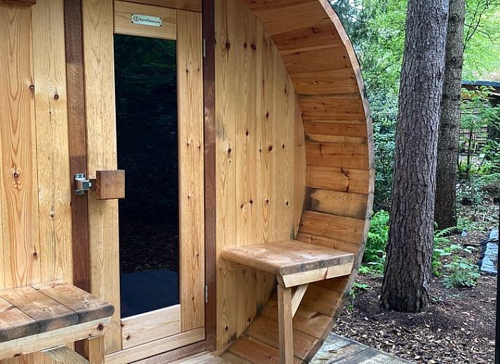 Stimmungsvolle Dekoration im Inneren des Ferienhauses in Rheezerveen, Overijssel.