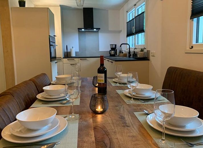 Geraeumige Terrasse am Ferienhaus in Marienberg, ideal zum Entspannen in der Region Vecht, Overijssel.