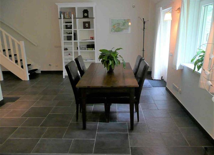 Moderne keuken in vakantiehuis OV250, gelegen in Stegeren-Ommen, Vechtstreek, Overijssel.