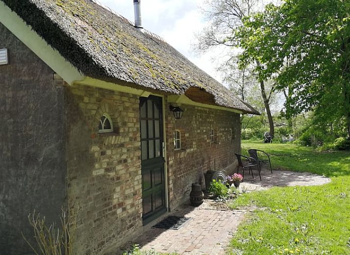 Ferienhaus in Arrien (Ommen), schoener Aussenbereich mit Terrasse in der Region Vecht, Overijssel.