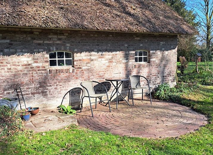 Ferienhaus in Arrien (Ommen), umgeben von einem ueppigen Garten, Region Vecht, Overijssel.