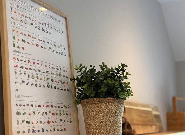 Stilvolles Esszimmer mit Blick auf die Natur im Ferienhaus in Arrien, Vechtstreek, Overijssel.