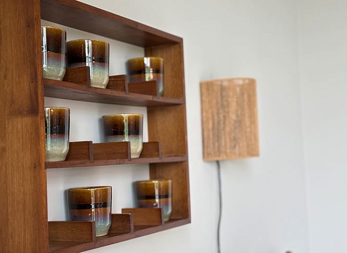 Atemberaubender Sonnenuntergang ueber den Wiesen beim Ferienhaus in Arrien, Vechtstreek, Overijssel.