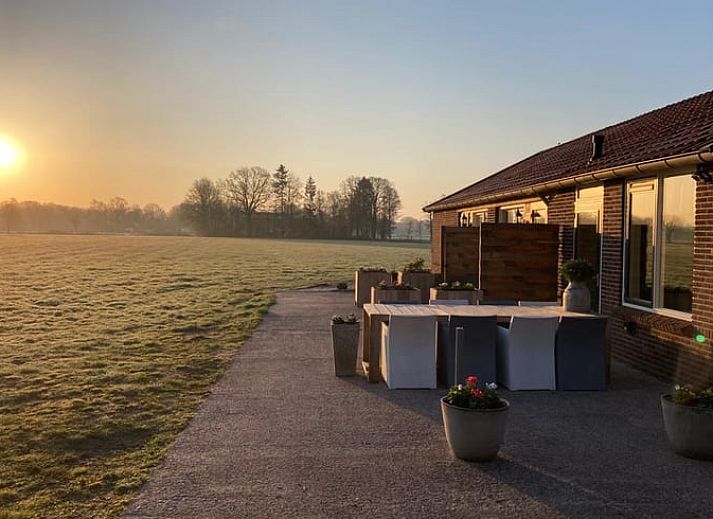 Heidevelden in de omgeving van Vakantiehuisje in Giethmen, Vechtstreek, Overijssel, perfect voor wandelingen in de natuur.
