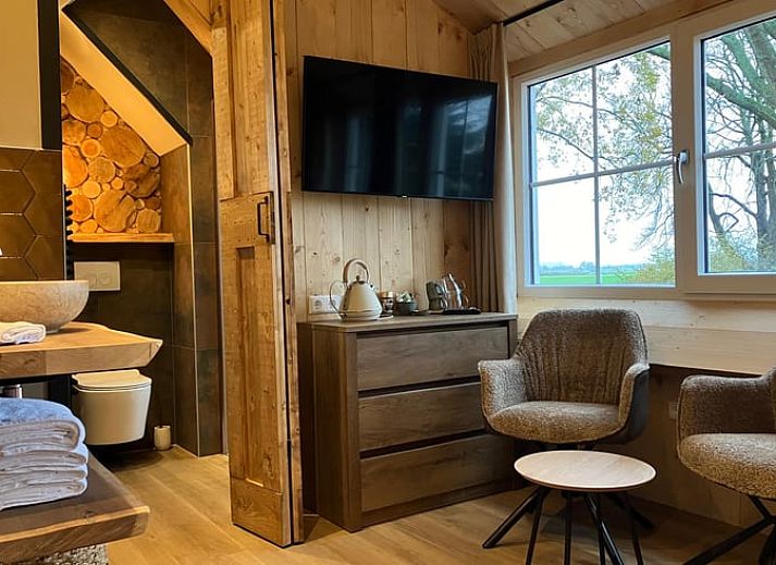 Cozy indoor cottage in Giethmen, Overijssel with wooden interior and modern kitchen in the Vecht region.