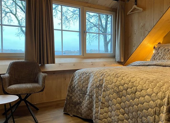 Cozy indoor area of Holiday Home in Giethmen, Overijssel, with modern kitchen and spacious dining area, ideal for relaxing vacations.