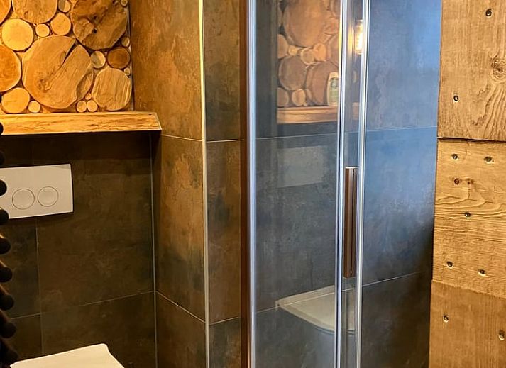 Cozy indoor area of Holiday Home in Giethmen, Overijssel, with modern kitchen and spacious dining area, ideal for relaxing vacations.