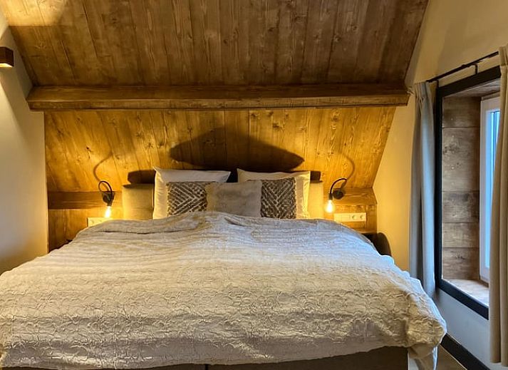 Cozy indoor area of Holiday Home in Giethmen, Overijssel, with modern kitchen and spacious dining area, ideal for relaxing vacations.