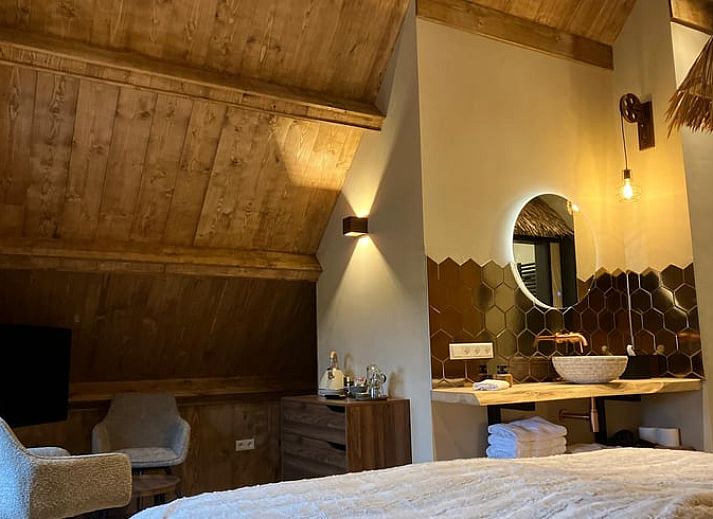 Cozy indoor area of Holiday Home in Giethmen, Overijssel, with modern kitchen and spacious dining area, ideal for relaxing vacations.