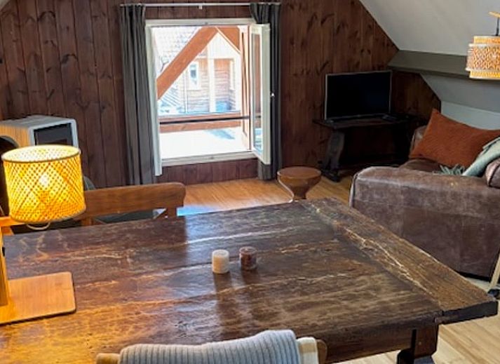 Entspannen Sie sich auf der gruenen Wiese im Ferienhaus in Giethmen, Vechtgegend, mit schoenem Blick auf die Landschaft der Overijssel.