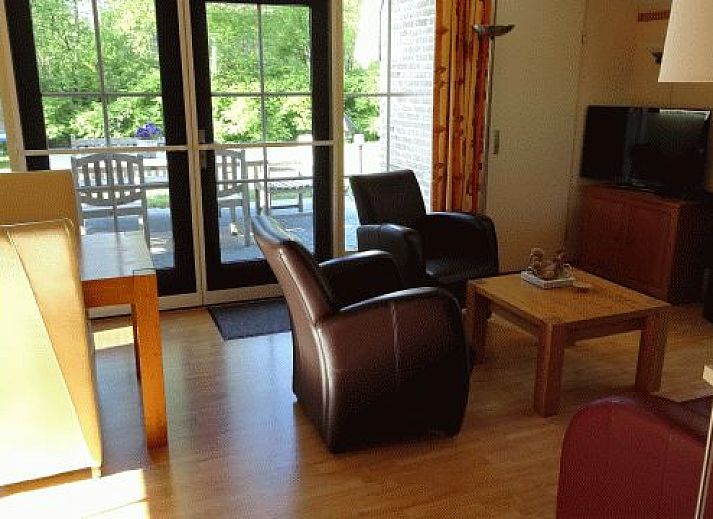 Charmant vakantiehuis AA-Reestryck in IJhorst, Overijssel met karakteristieke gevel en bloembak, ideaal voor een ontspannen verblijf.