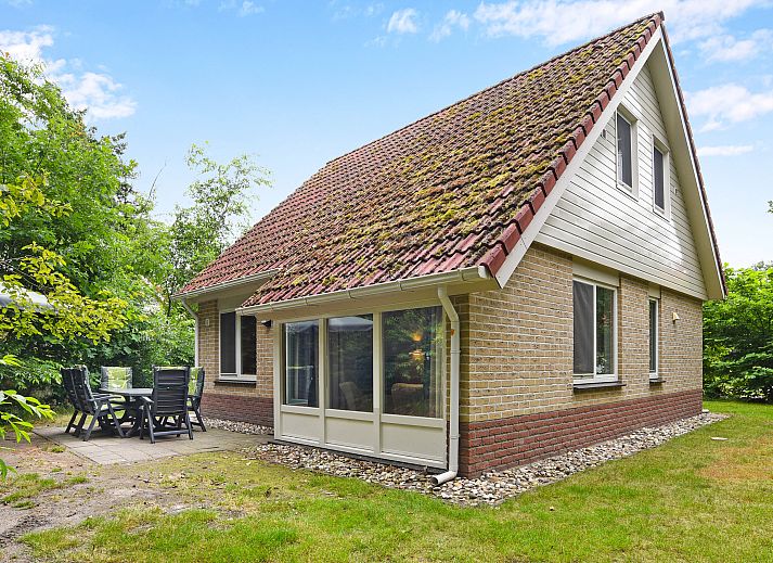 De Vlegge 6-person bungalow 6C2 in Sibculo with terrace and green surroundings in the Vecht region, Overijssel.