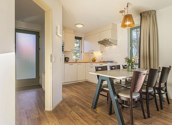Light seating area in De Vlegge 6-person bungalow 6C2, Sibculo, Overijssel, ideal for relaxation.