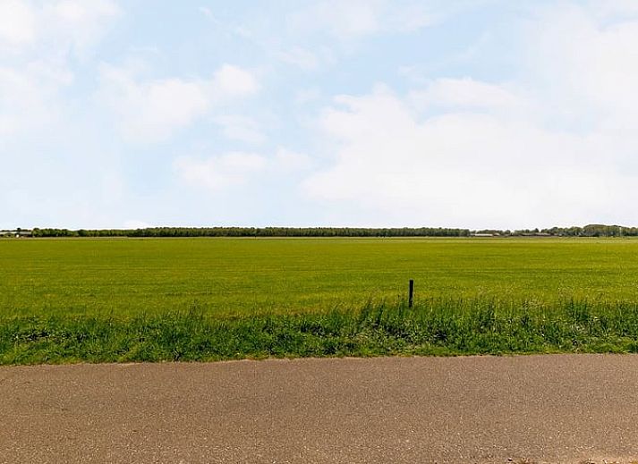 Zonnig terras met uitzicht op de natuur bij Vakantiehuis in Bergentheim, Vechtstreek, Overijssel.