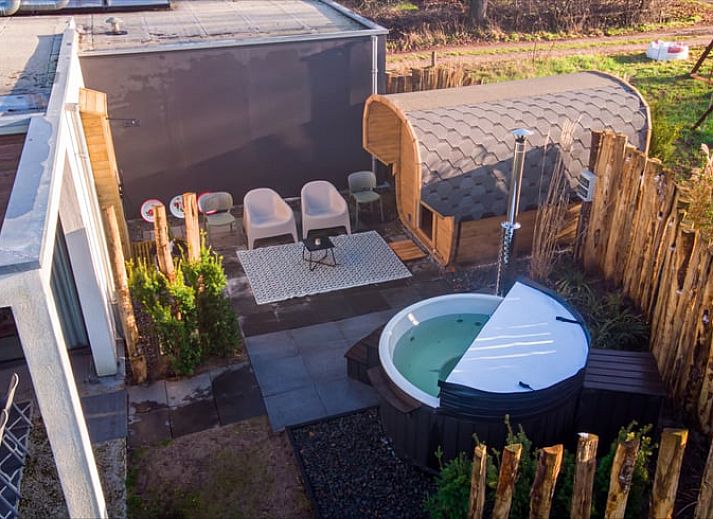 Relax on the veranda of Holiday home in Lemele, with jacuzzi and views of nature in the Vecht region, Overijssel.