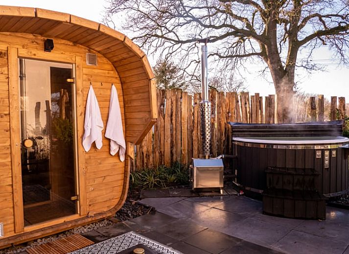 Relax on the veranda of Holiday home in Lemele, with jacuzzi and views of nature in the Vecht region, Overijssel.