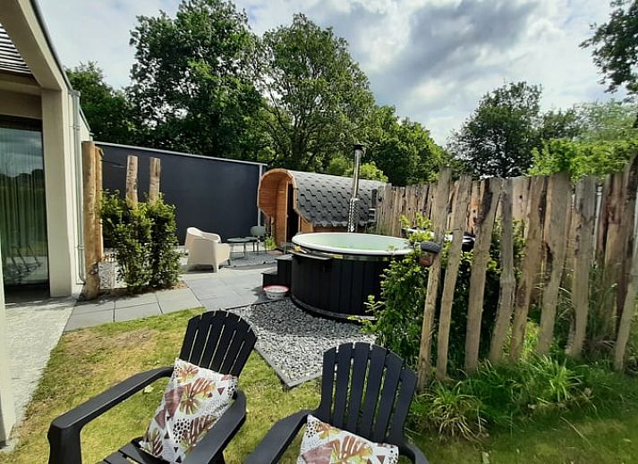 Luxury wellness area at Holiday home in Lemele, Overijssel, with jacuzzi and sauna for ultimate relaxation in the Vecht region.