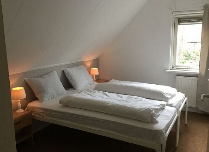 Eetkamer en keuken in vakantiehuis OV650, Lemele, ideaal voor familiediners.