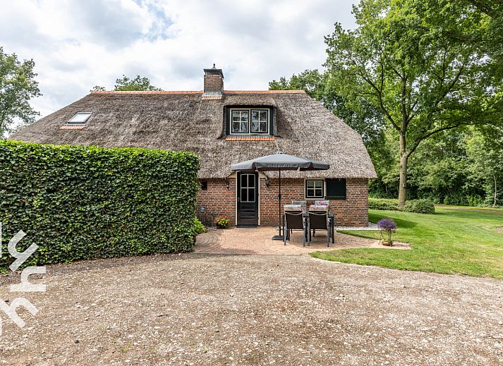 Charmante Glocke mit Hahn an der Aussenseite des Ferienhauses OV689 in Lemele, Vechtstreek.