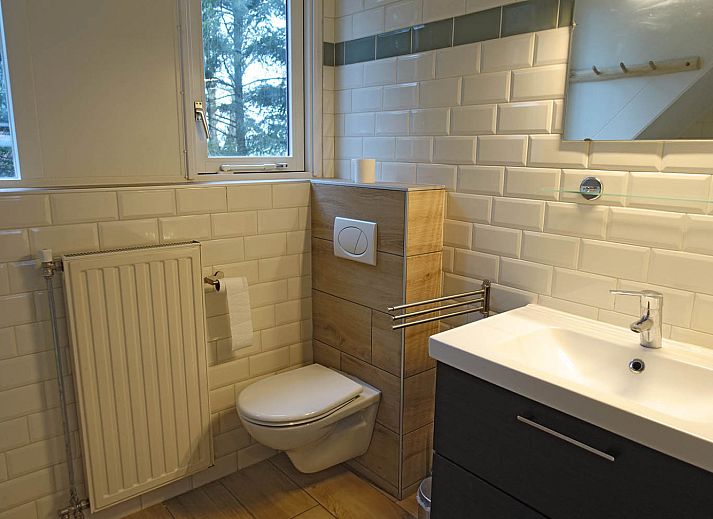 Modern bathroom in OV675 vacation home, Lemele, Vechtstreek, Overijssel.