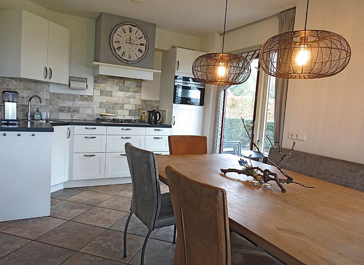 Flussblick im Ferienhaus OV676 in Lemele, Vechtgegend, mit Booten und Natur.