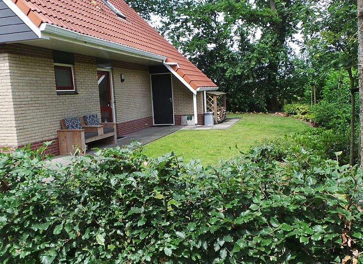 Flussblick im Ferienhaus OV676 in Lemele, Vechtgegend, mit Booten und Natur.