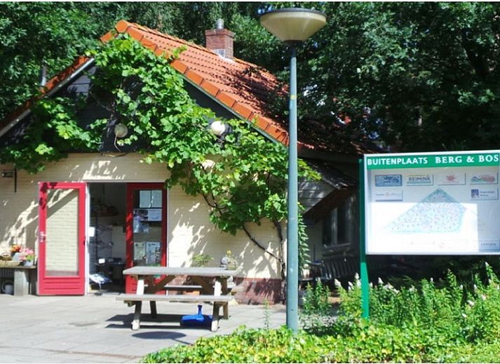 Flussblick im Ferienhaus OV676 in Lemele, Vechtgegend, mit Booten und Natur.