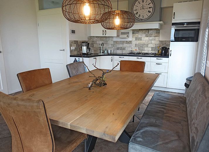 Gemuetliches Schlafzimmer im Ferienhaus OV676 in Lemele, Vechtstreek, mit zwei Betten.