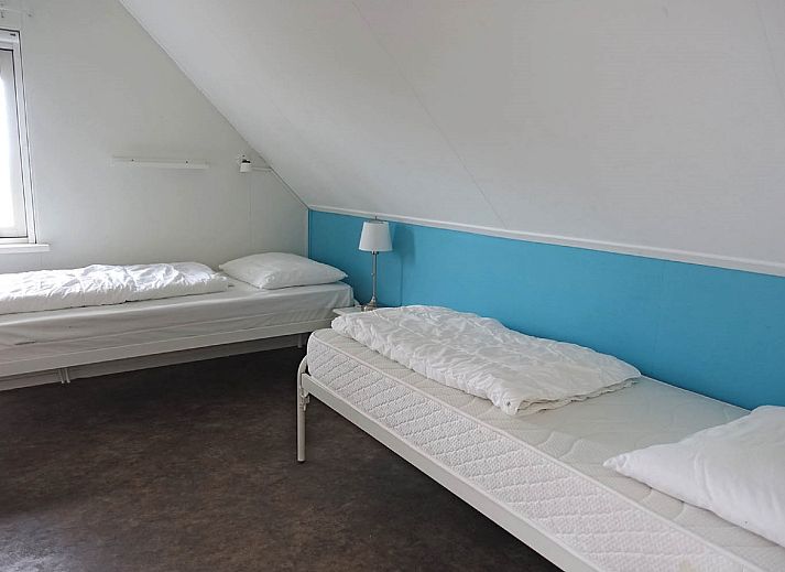 Modernes Badezimmer im Ferienhaus OV676 in Lemele, Overijssel, mit Dusche und Toilette.