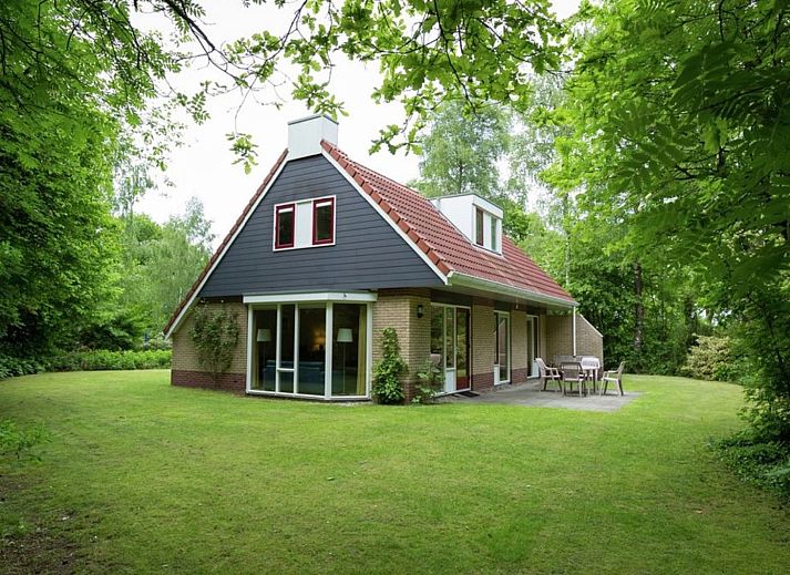 Vakantiehuis OV677 in Lemele, Vechtstreek, omgeven door groen en natuur.