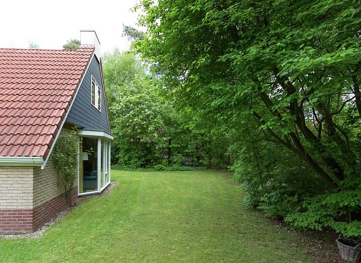 Vakantiehuis OV677 in Lemele, Vechtstreek, omgeven door groen en natuur.